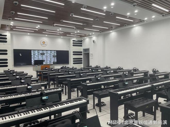 智能電鋼琴教室 開啟聲樂與鋼琴融合教學(xué)新篇章